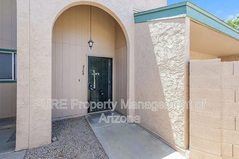 Building Photo - 4709 W Continental Dr