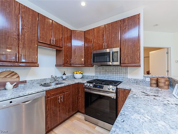 4th image of 701 W Lakeside Ave APT 602