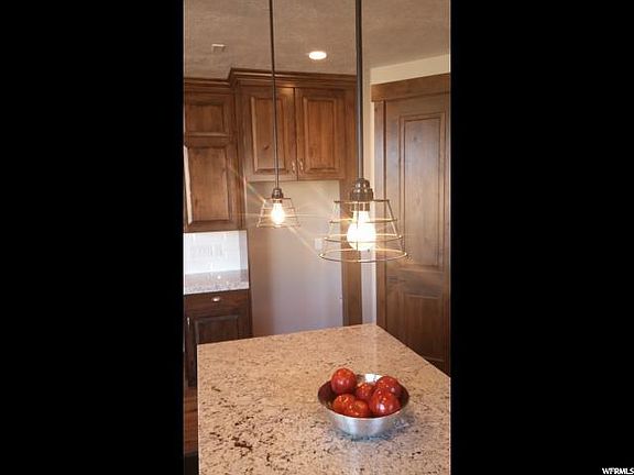 1418691_3