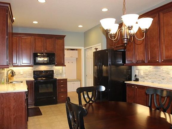 3rd image of 1550 Abigail Ct