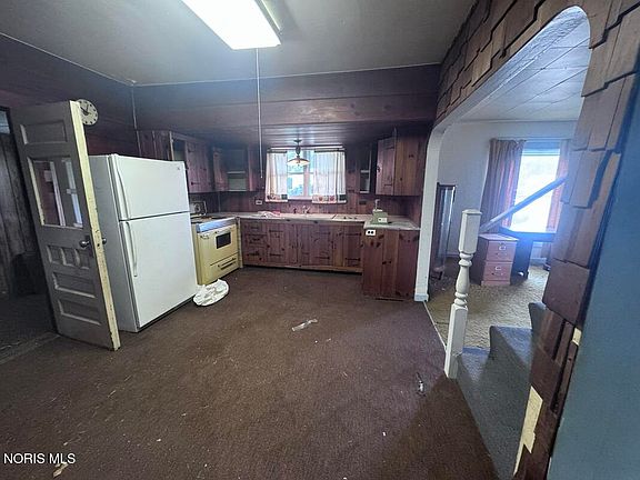 2nd image of 304 Robinson Ave