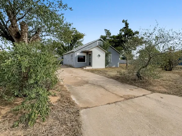 303 SW 5th St, Dimmitt, TX 79027