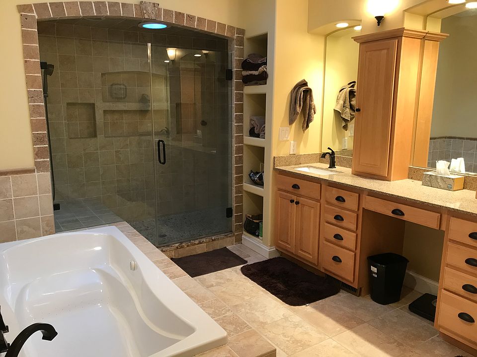 Master suite bathroom