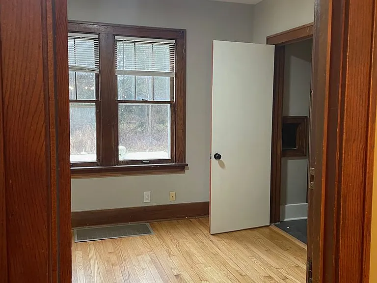 2852 Waters Rd — Photo 13