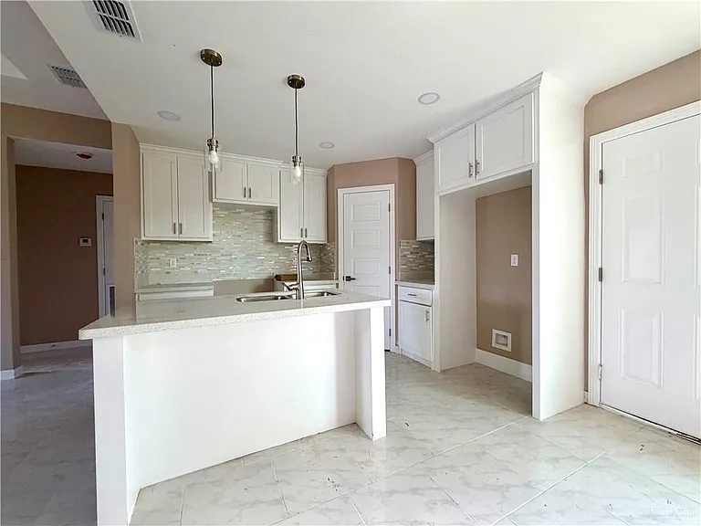 3409 Elmira Ave — Photo 5