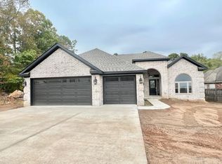 122 Majestic Cir, Maumelle, AR 72113