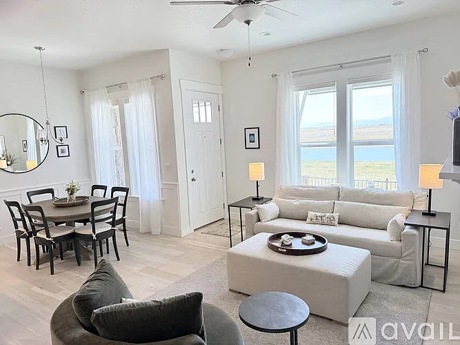 3 bed, 2367 sqft, $4,500 — Photo 3