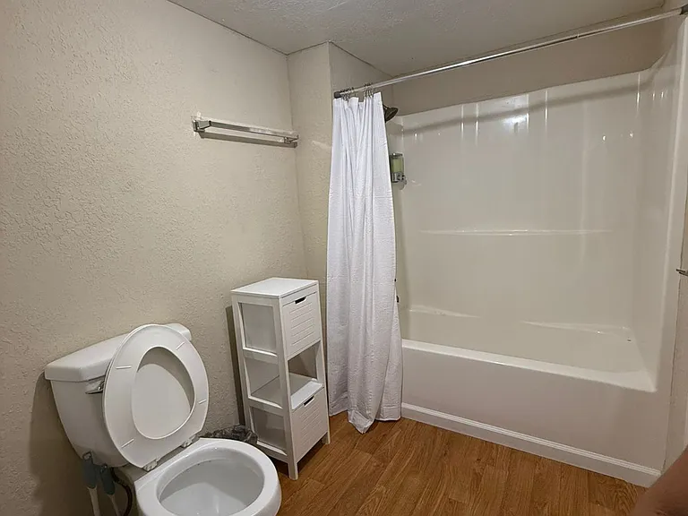 1322 E Memorial Blvd #1 — Photo 8