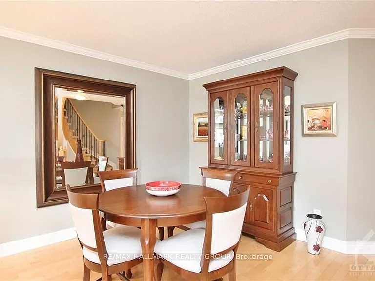 61 Scampton Dr — Photo 5