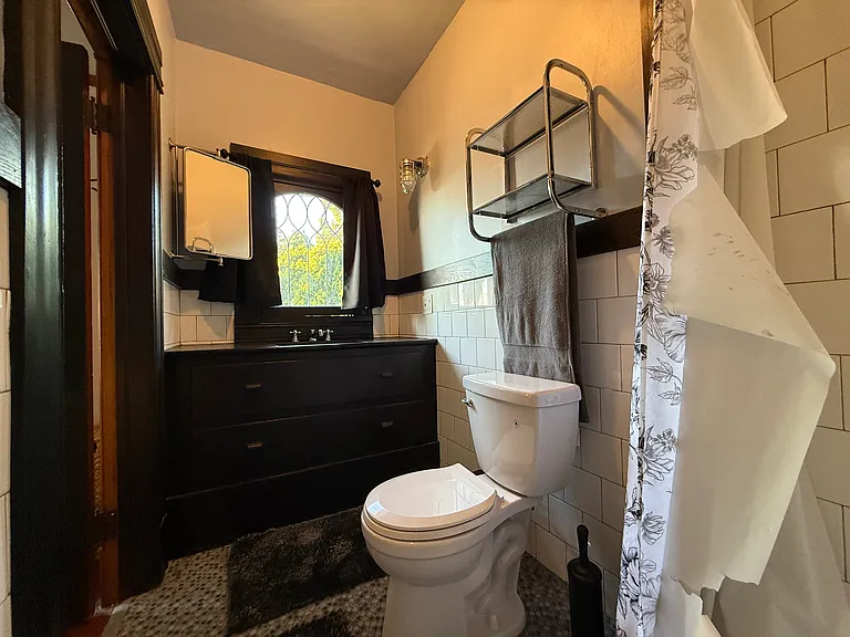 826 S Burlington Ave #10 — Photo 17