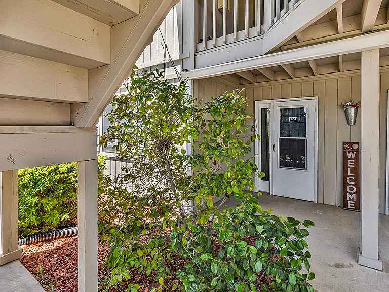 1870 Auburn Ln #20-I — Photo 16