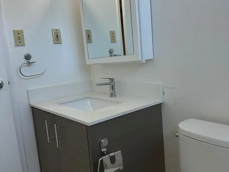378 Richmond Dr #4 — Photo 17