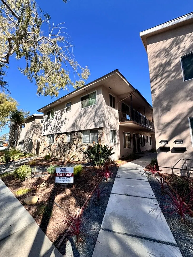 Updated 1 Bed / 1 Bath Apartment 2264 San Anseline, Unit 02 — Photo 1