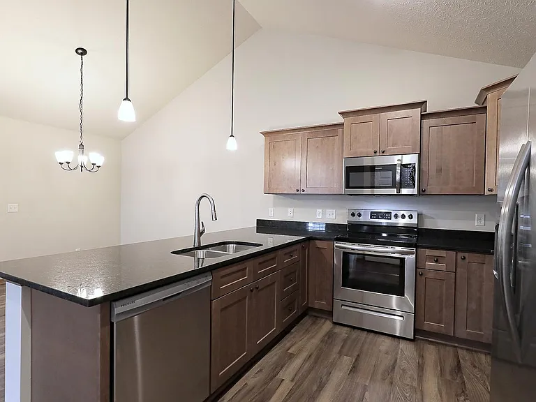 8334 Broken Ridge Dr — Photo 5