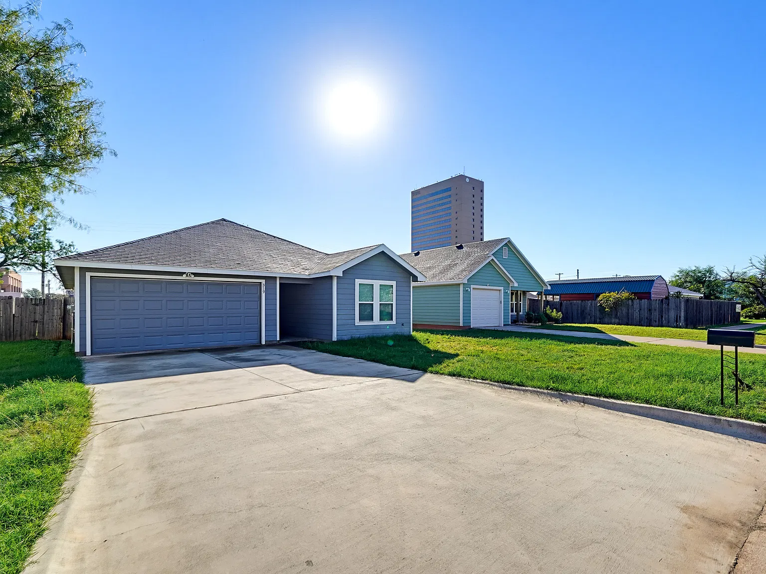 3 bed, 1296 sqft, $2,300 — Photo 1