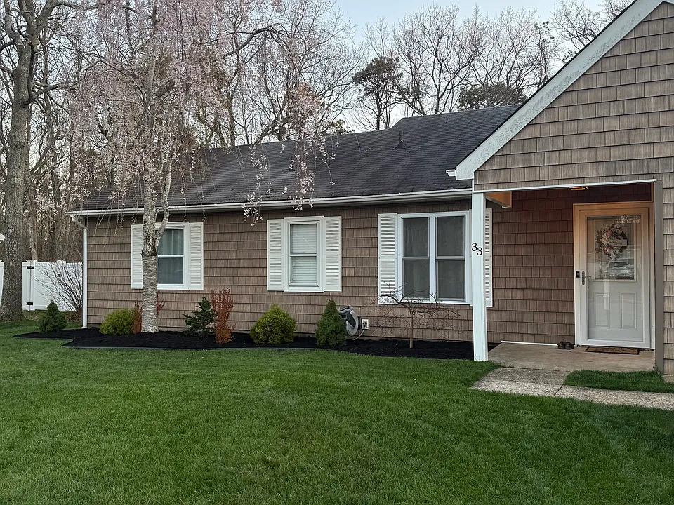 33 Chestnut Way Cir