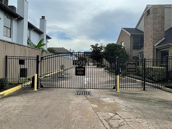 2nd image of 1908 Augusta Dr APT 4
