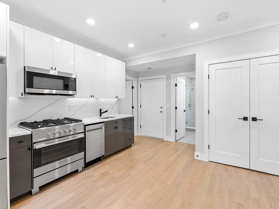 531 Newbury St #4