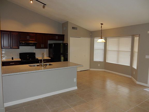 4th image of 3847 E Marconi Ave