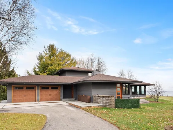 1859 Dynna DRIVE, Grafton, WI 53024