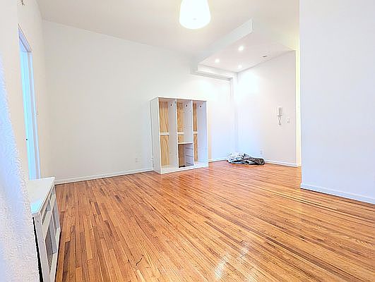 5th image of 157 W 95th St APT 2B