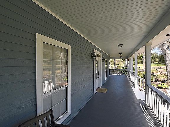 4th image of 105 Heritage Trl