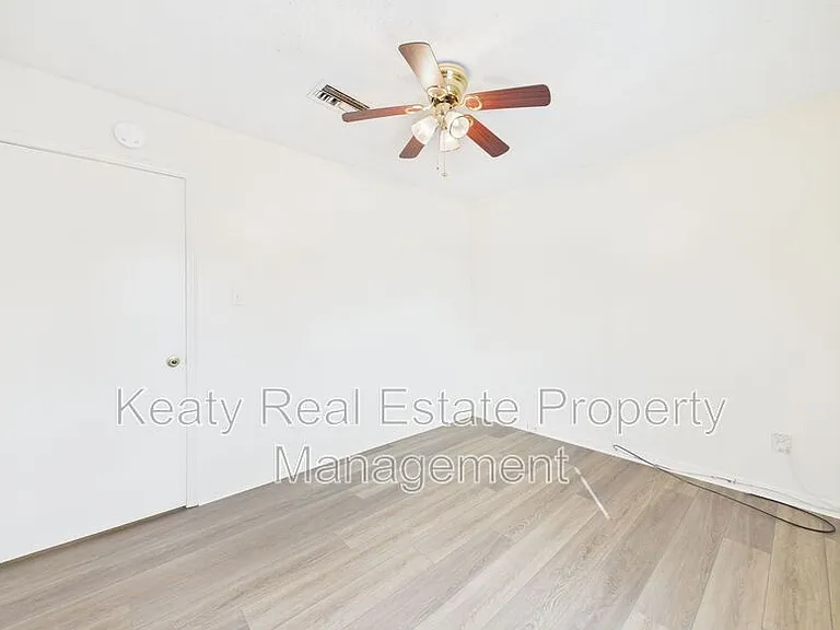 110C Country Ln — Photo 18