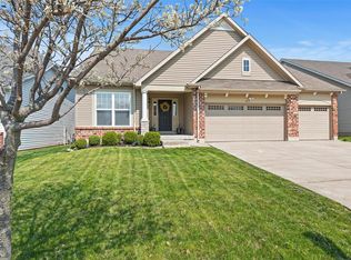 197 Berry Manor Circle St, Peters, MO 63376
