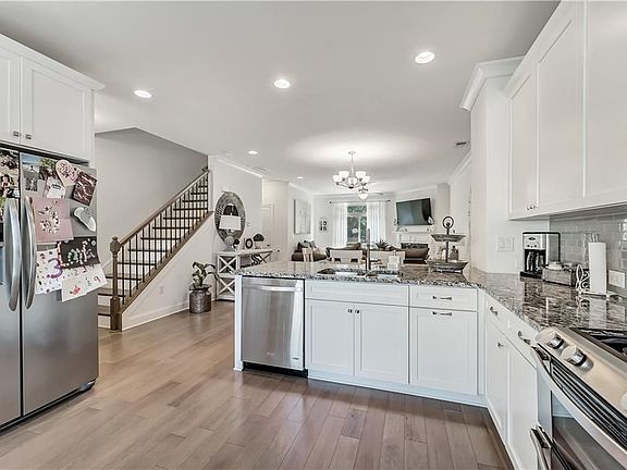5th image of 7940 Willoughby Ct