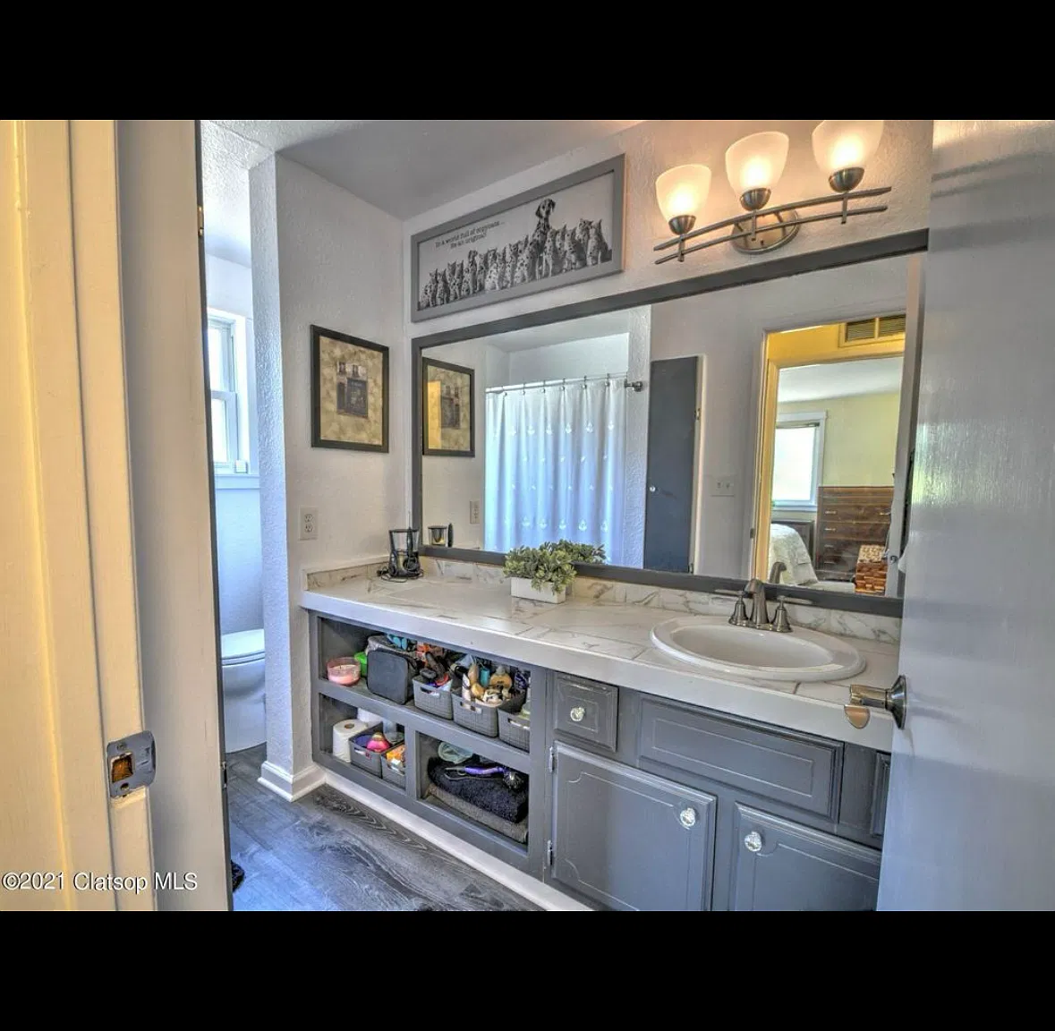 5 bed, 2500 sqft, $4,300 — Photo 4