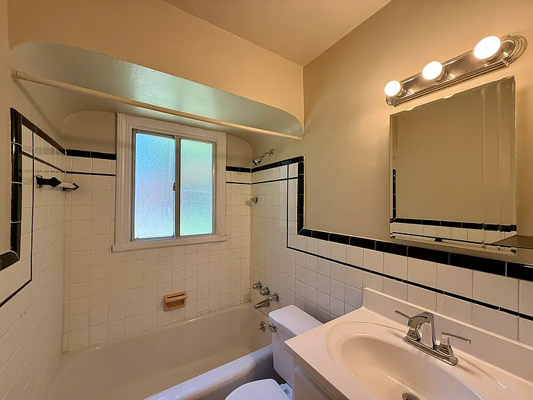 2525 Glenmary Ave #3 — Photo 16