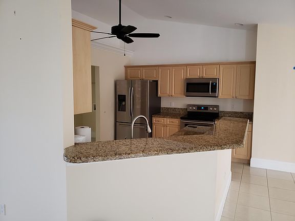 3rd image of 61 Clyde Ave S