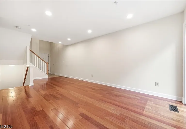 604 Knollwood Ct — Photo 7