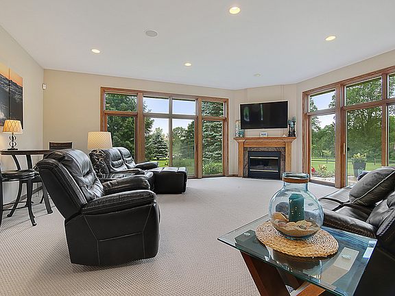 Very spacious living room