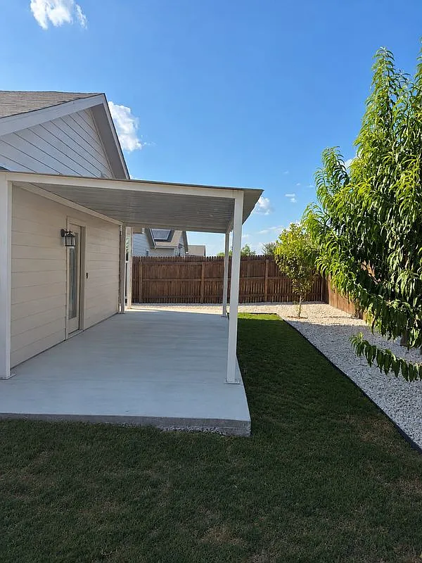 2 bed, 2.0 bath, 1048 sqft, $1,450 — Photo 2