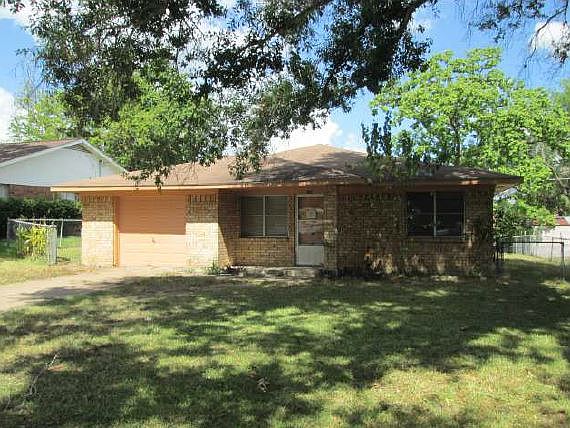1st image of 704 Hillside Dr