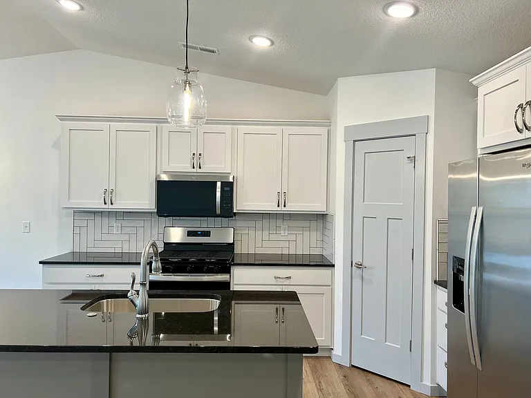 4646 Pierce Dr — Photo 10