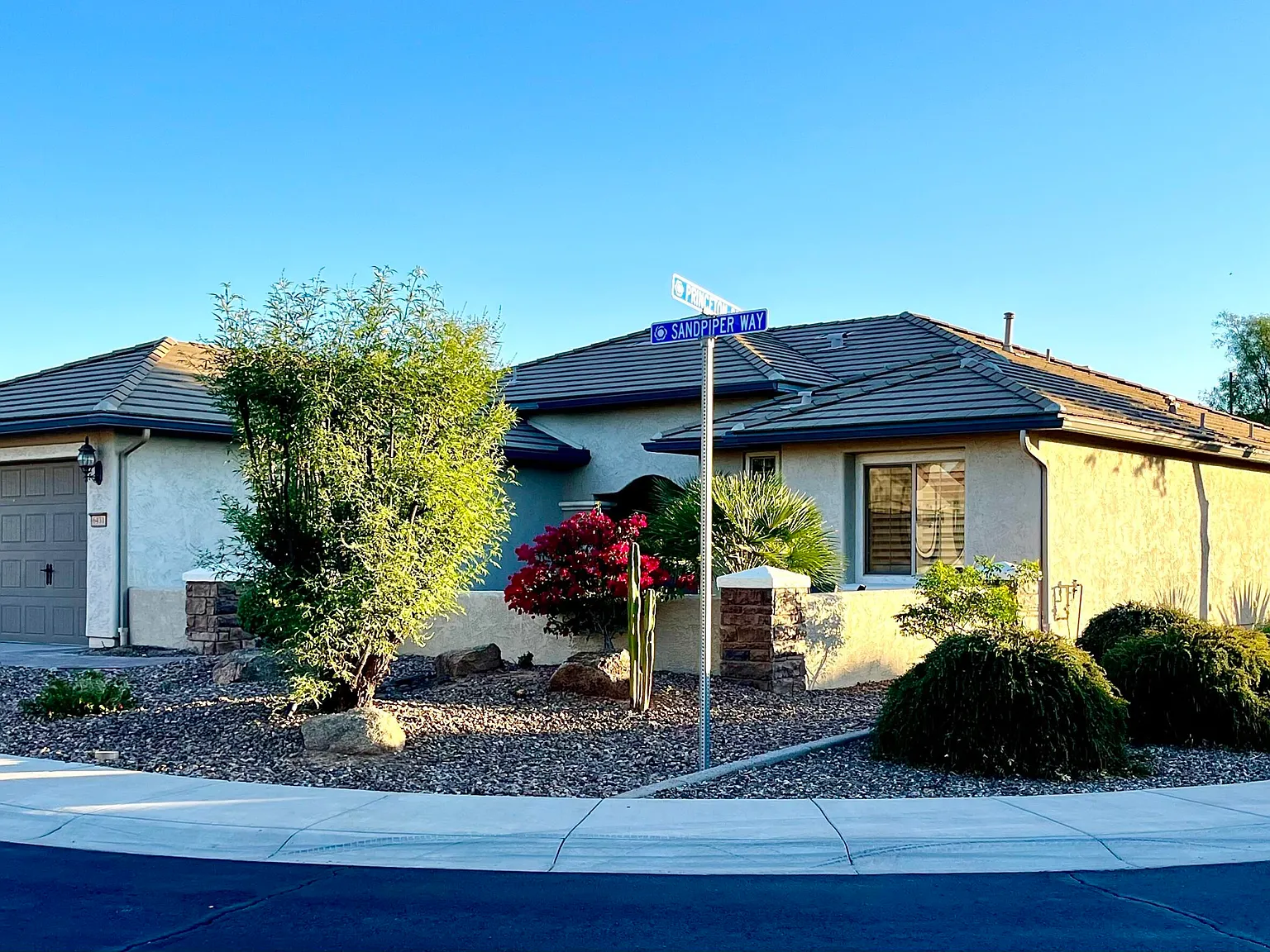 2 bed, 2.0 bath, 1817 sqft, $3,200 — Photo 1
