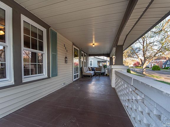 3rd image of 332 Sunset Dr