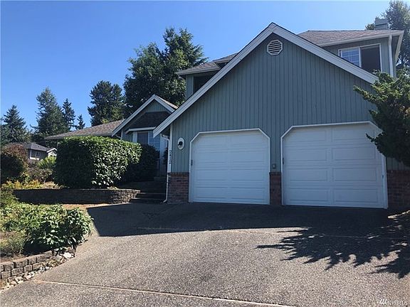 3rd image of 2412 22nd Ave SE