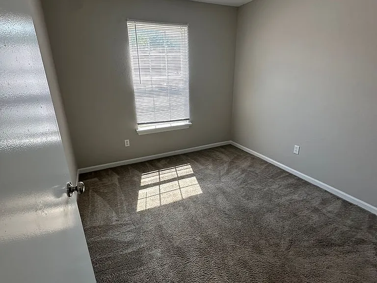 Coral Club Apartments — Photo 35