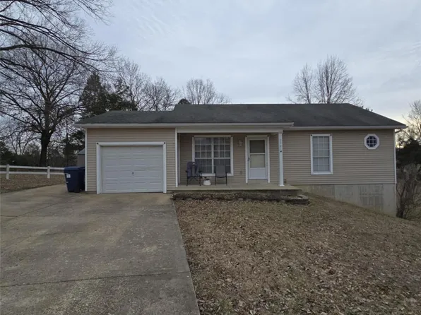 2701 Sunset Ct, Villa Ridge, MO 63089