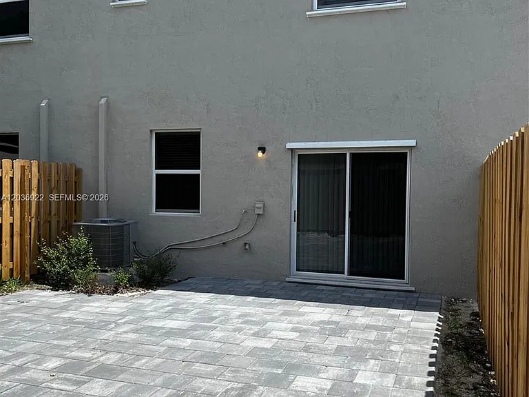 1120 SE 26th Ter #1120 — Photo 35