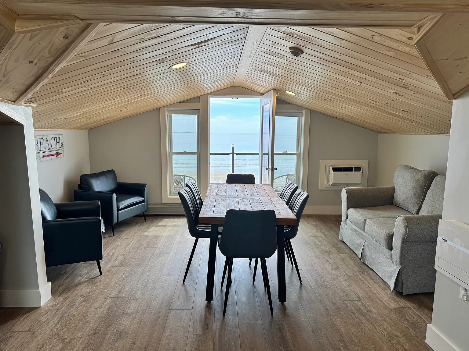 1 bed, $3,000 — Photo 1