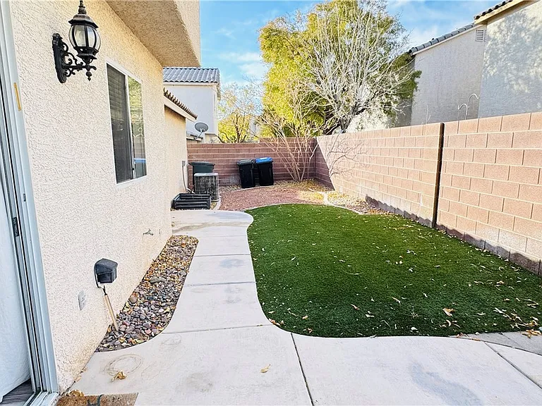 2713 Good Fellows St — Photo 4