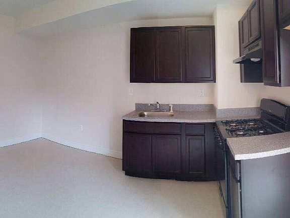 3rd image of 428 Gansevoort Blvd
