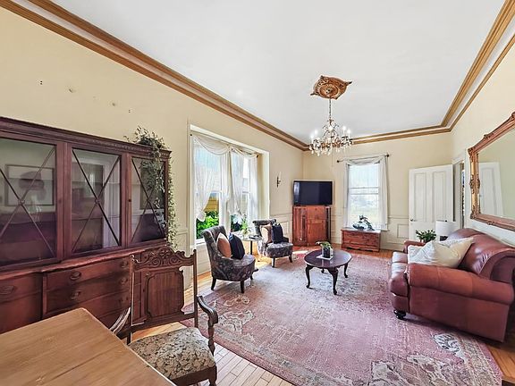 4th image of 233 Van Ness Ave