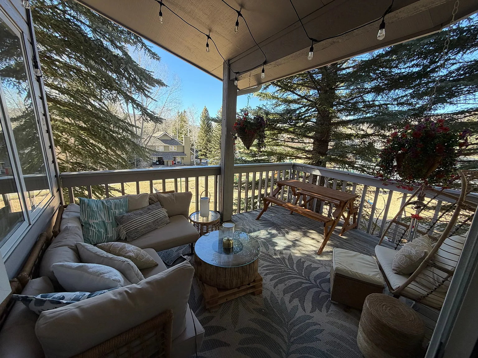 5 bed, 3.5 bath, 3876 sqft, $6,200 — Photo 2
