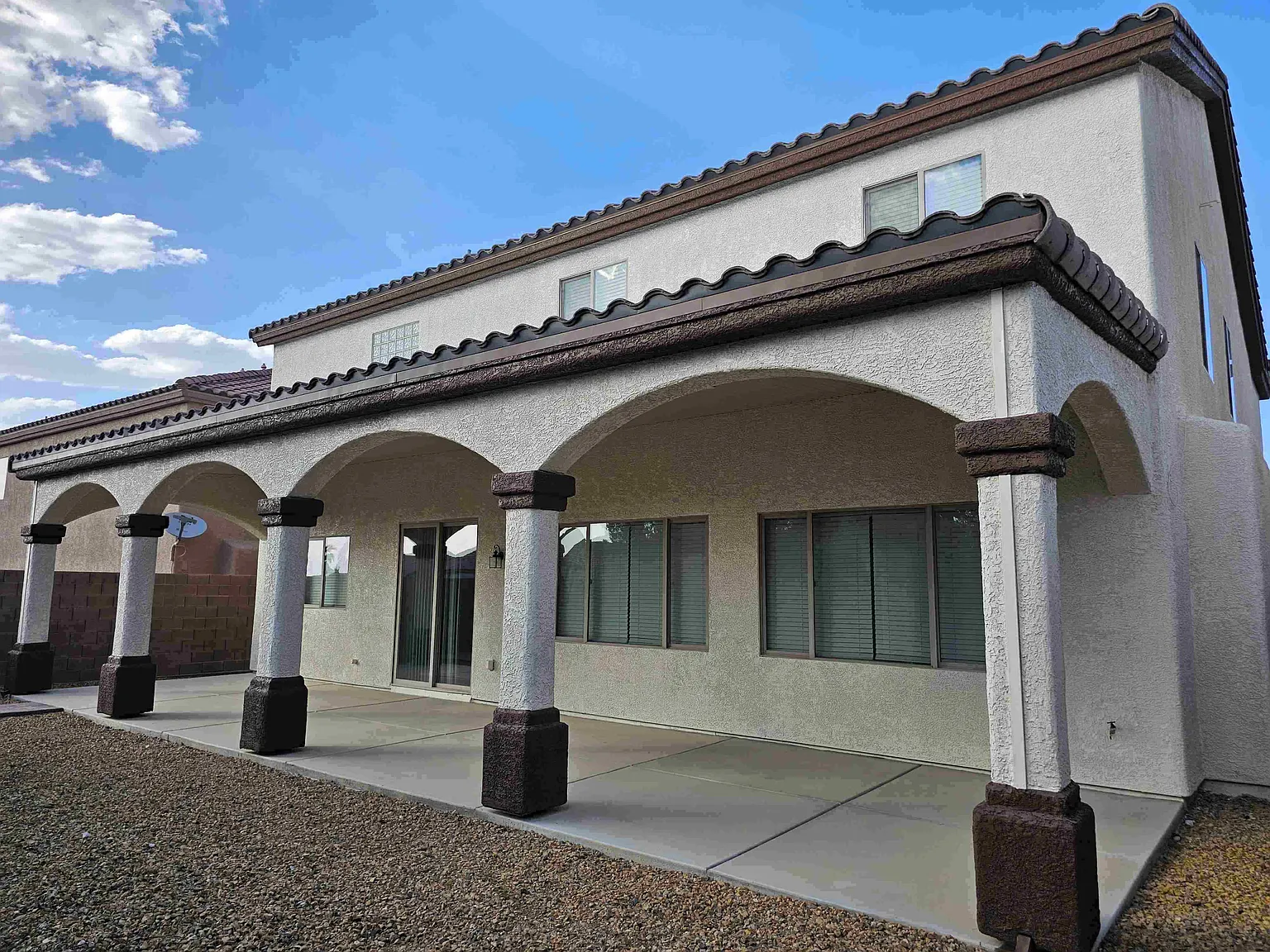 5 bed, 3800 sqft, $3,200 — Photo 3