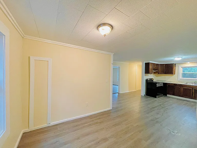 33 Follett St #B — Photo 9